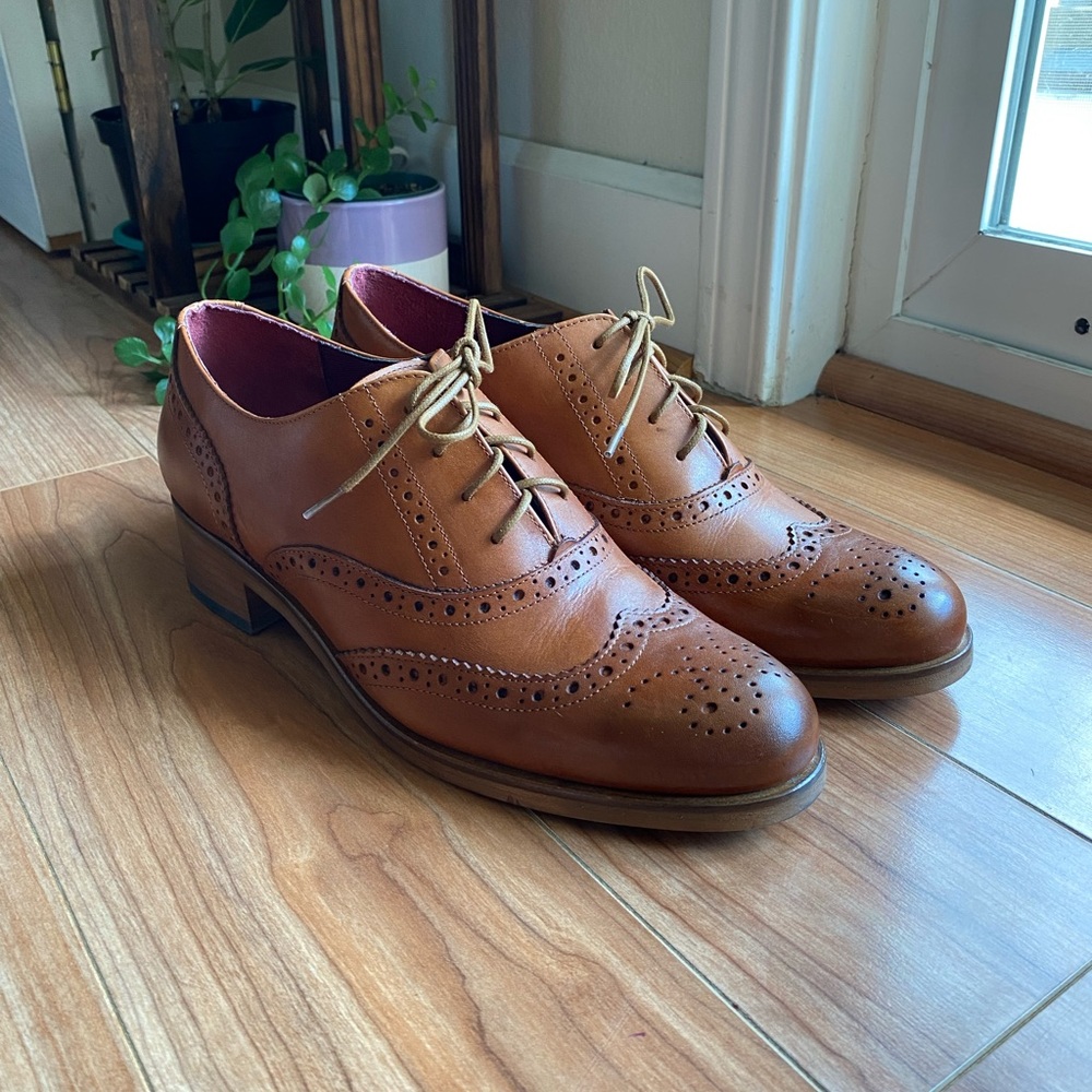 Brand new Girotti Women’s Oxford Shoes.